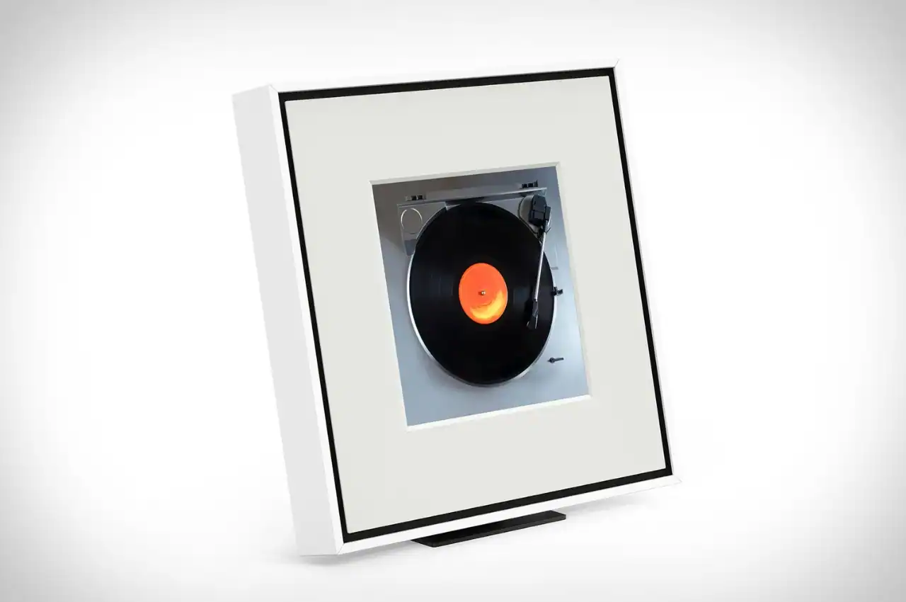 Samsung’s Music Frames Hide Speakers Behind Art – Moss and Fog