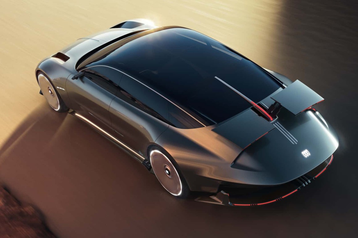 Üstten görünümde modern, aerodinamik bir tasarıma sahip Buick Electra Orbit konsept aracı, geniş bir cam tavan ve şık hatlarıyla dikkat çekiyor.